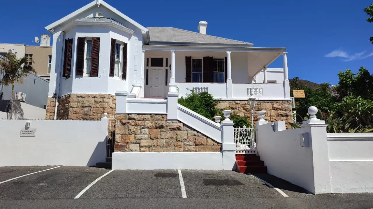 Front facade and parking at Stonehurst Guest House